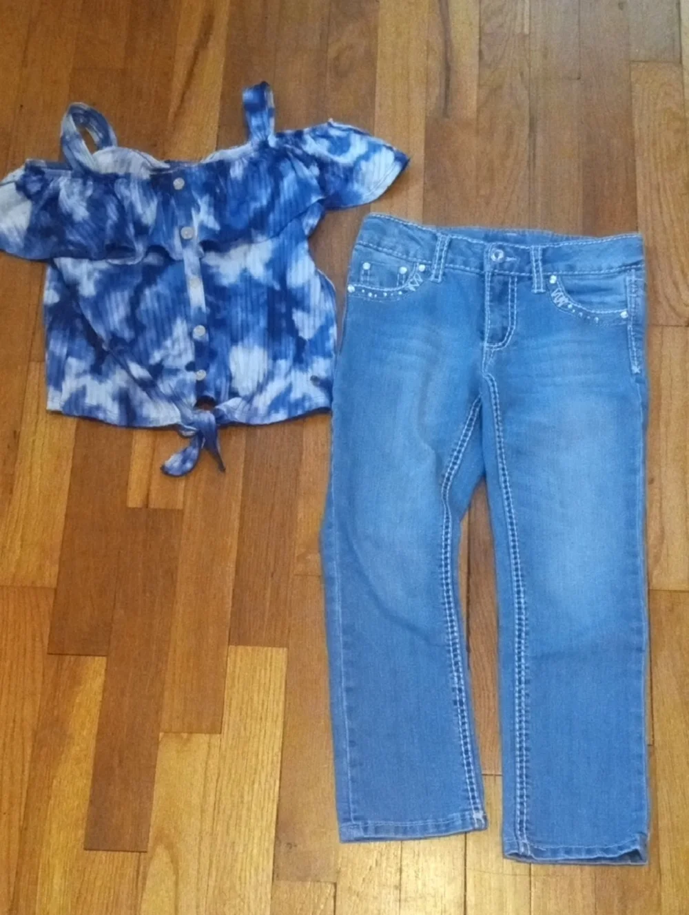 girl 7 denim capri with blue white cold shoulder top